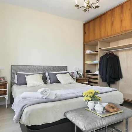 Leonor Apartment *